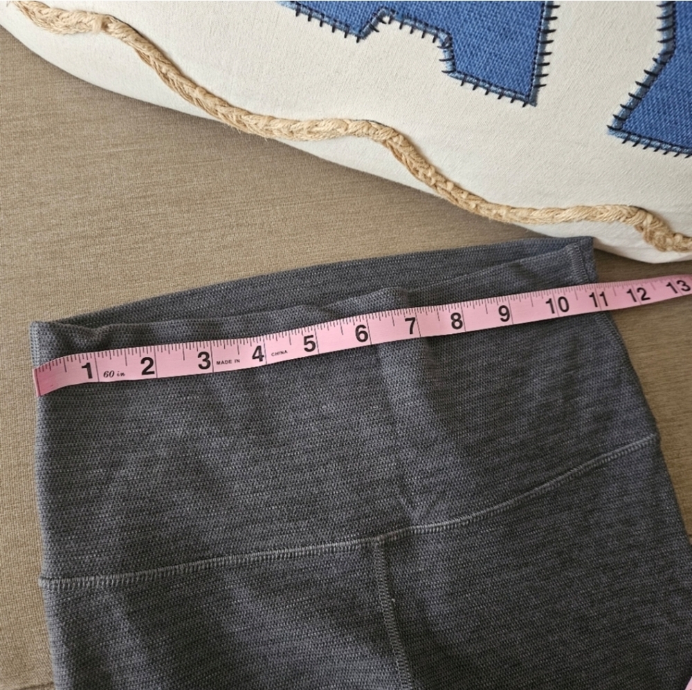 Lululemon leggings size 6 gray crop variegated knit - Picture 9 of 12